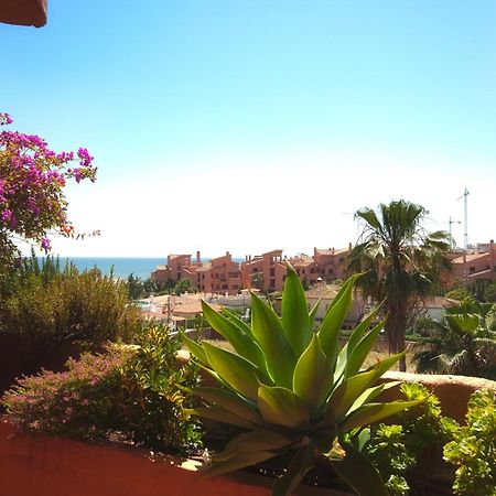 Bahia Beach Apartments Естепона Стая снимка