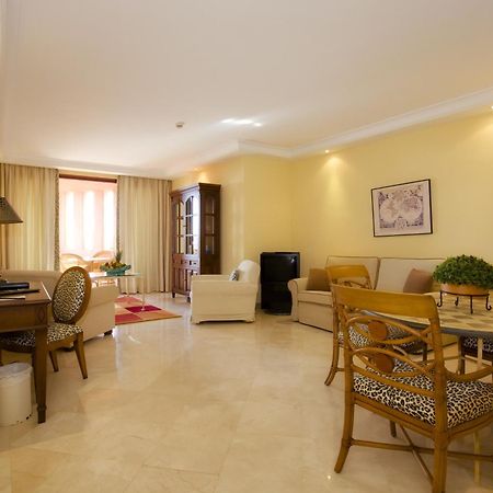 Bahia Beach Apartments Естепона Стая снимка