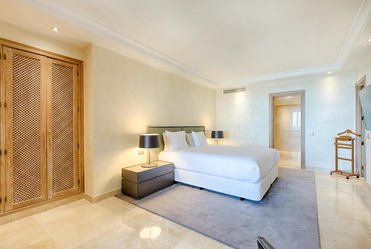 Bahia Beach Apartments Естепона Екстериор снимка