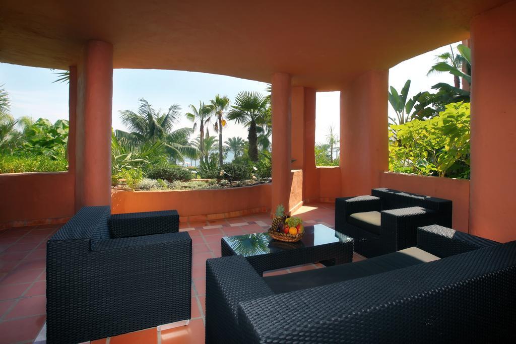 Bahia Beach Apartments Естепона Стая снимка