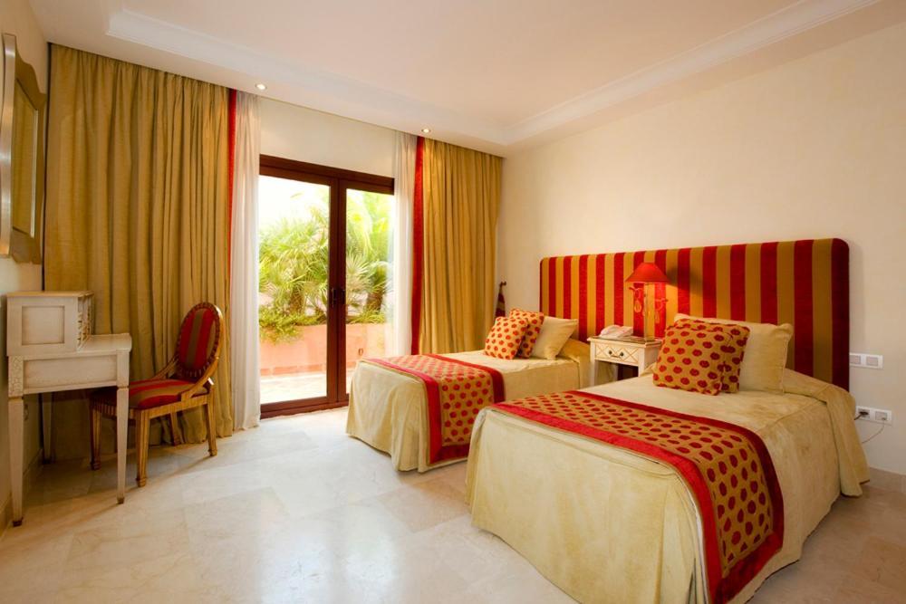 Bahia Beach Apartments Естепона Екстериор снимка