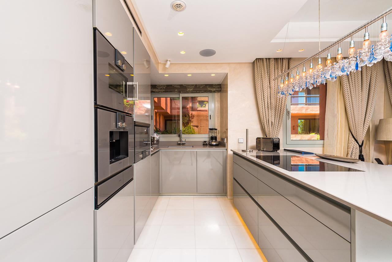 Bahia Beach Apartments Естепона Екстериор снимка
