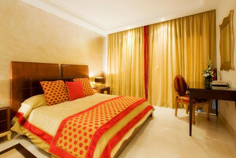 Bahia Beach Apartments Естепона Екстериор снимка